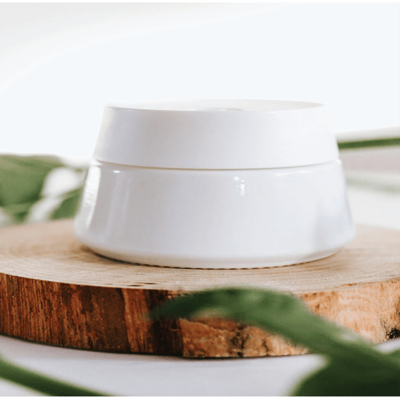 Diffuser emitting mist